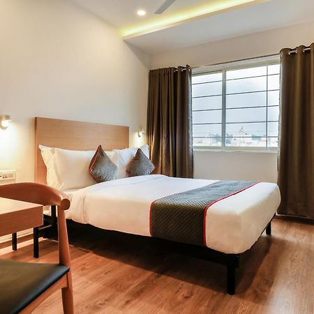 Super Townhouse The Landmark Indore Exteriör bild