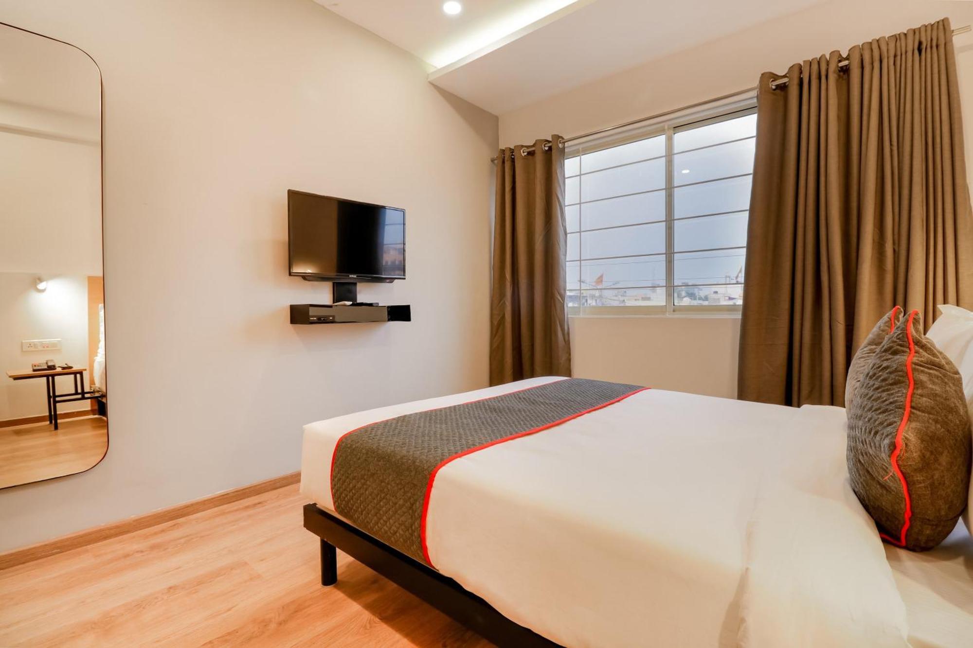 Super Townhouse The Landmark Indore Exteriör bild