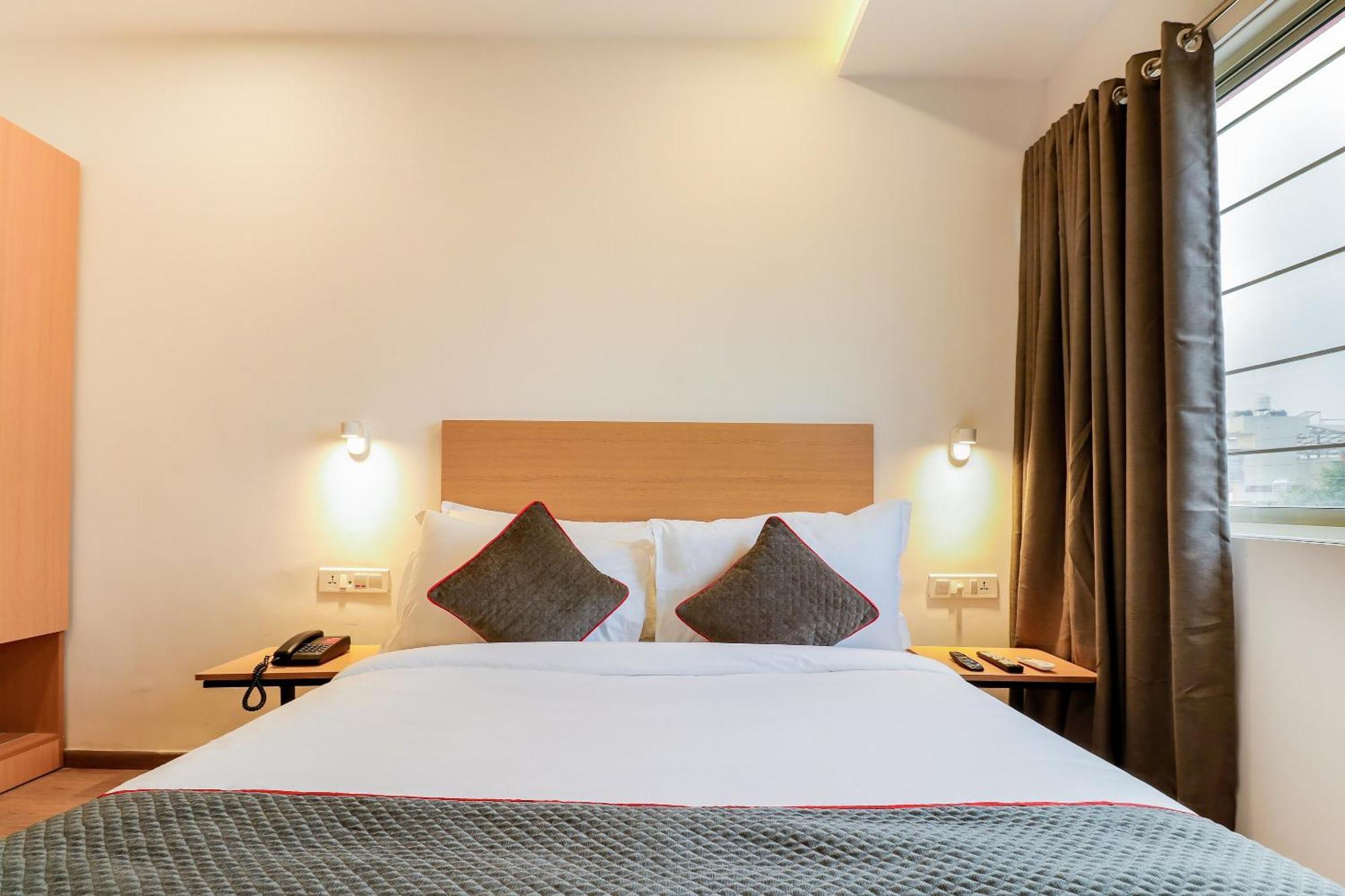 Super Townhouse The Landmark Indore Exteriör bild