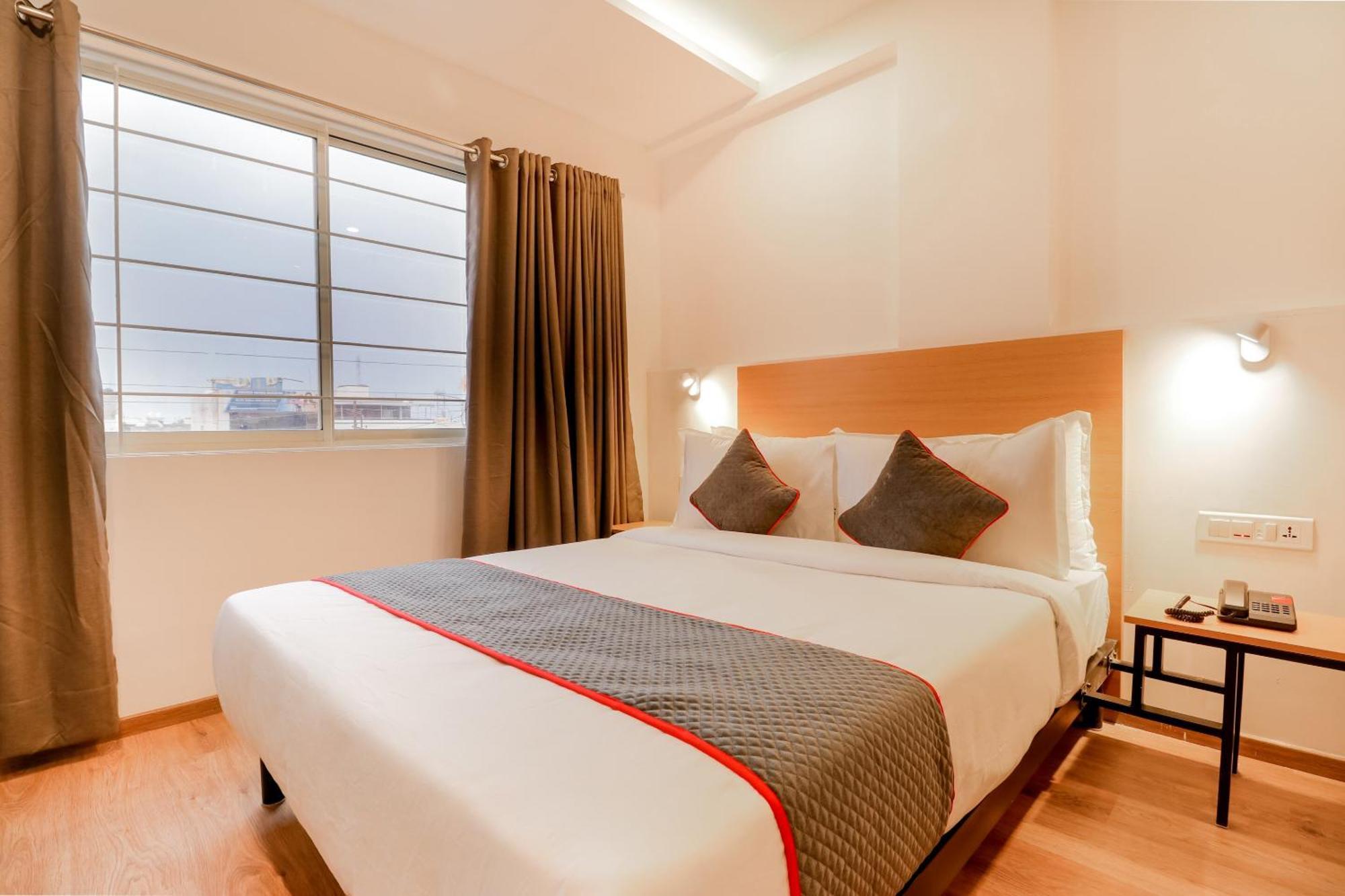 Super Townhouse The Landmark Indore Exteriör bild