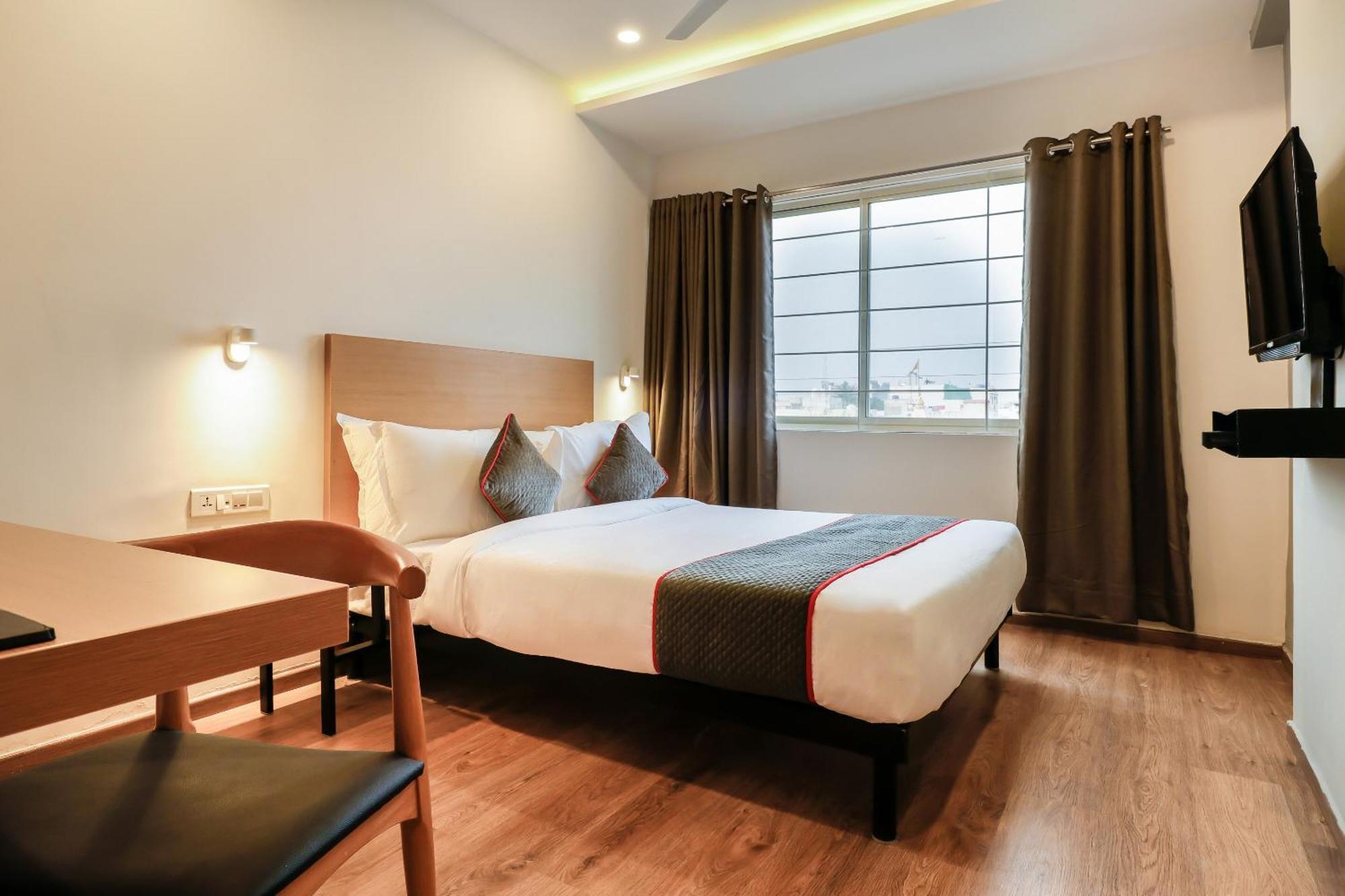 Super Townhouse The Landmark Indore Exteriör bild