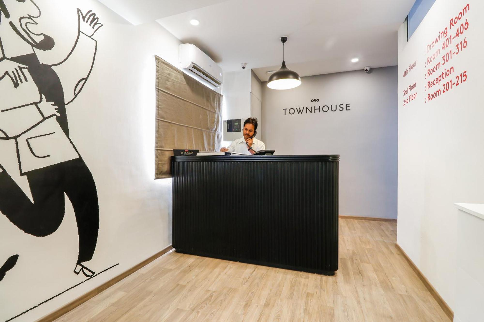 Super Townhouse The Landmark Indore Exteriör bild